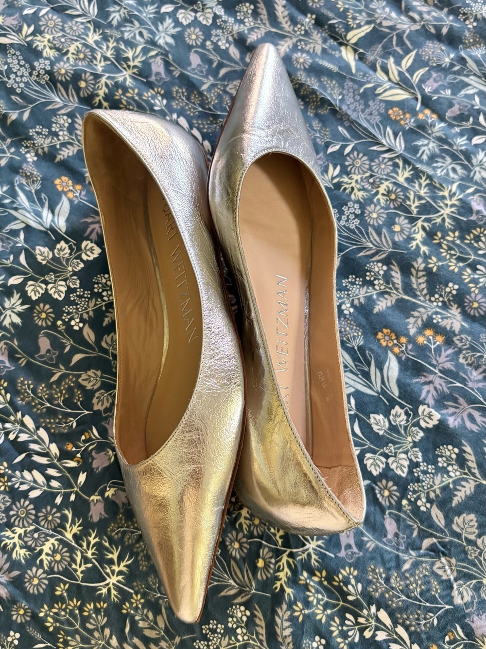 Stuart Weitzman Women's Silver Pointed-Toe Flats 5B - Picture 5 of 6